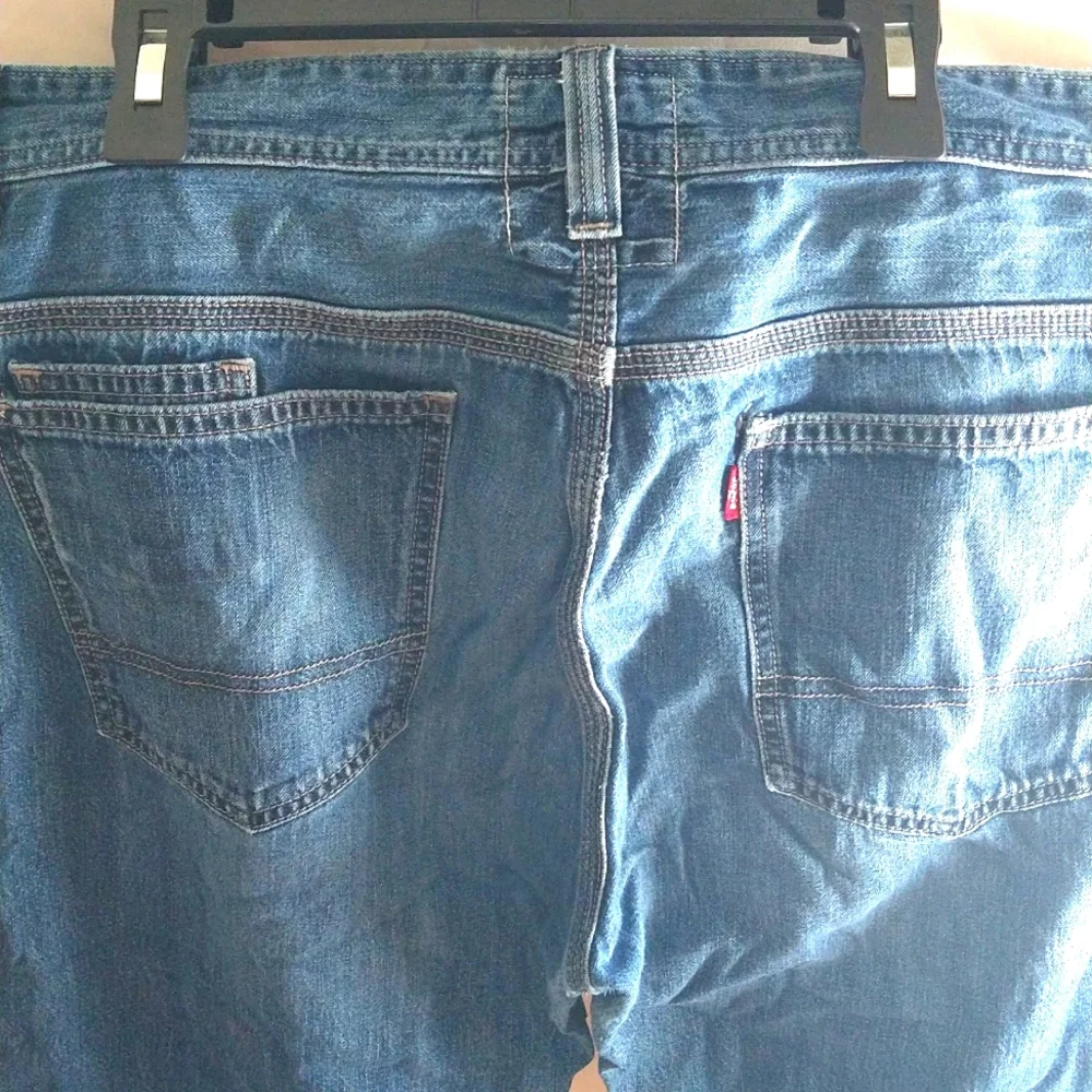 Levis - Picture 7 of 8